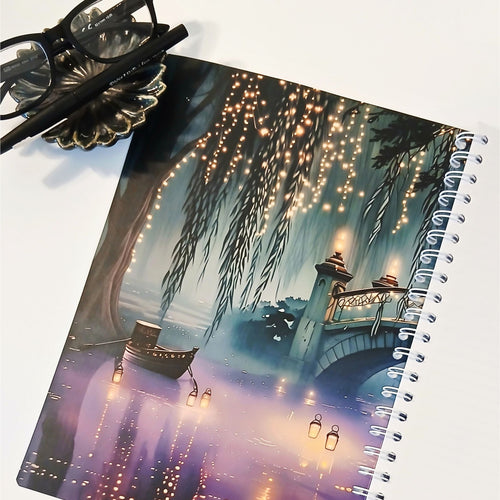 carnet a4, carnet a4 spirale, carnet a4 fait main, grand carnet de notes a4, cahier a4 spirale, carnet a4 ligne, carnet a4 points, bullet journal a4, bujo a4, carnet feerique, carnet fantasy, carnet theme feerique, carnet lanterne, carnet barque nocturne, carnet d'ecriture, carnet de note artisanal, carnet de projet, grimoire moderne a4, papeterie feerique, papeterie fantastique, cahier de cours original, papeterie artisanale france, carnet poetique, idee cadeau papeterie, carnet paysage nocturne