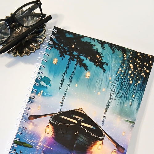 Découvrez notre carnet à spirale A4 fait main au style japonais féérique. Motif barque en bois, lanternes lumineuses, pont japonais, saule pleureur et nénuphars. papeterie créative, écriture, dessin et cadeau poétique fait main en France. 