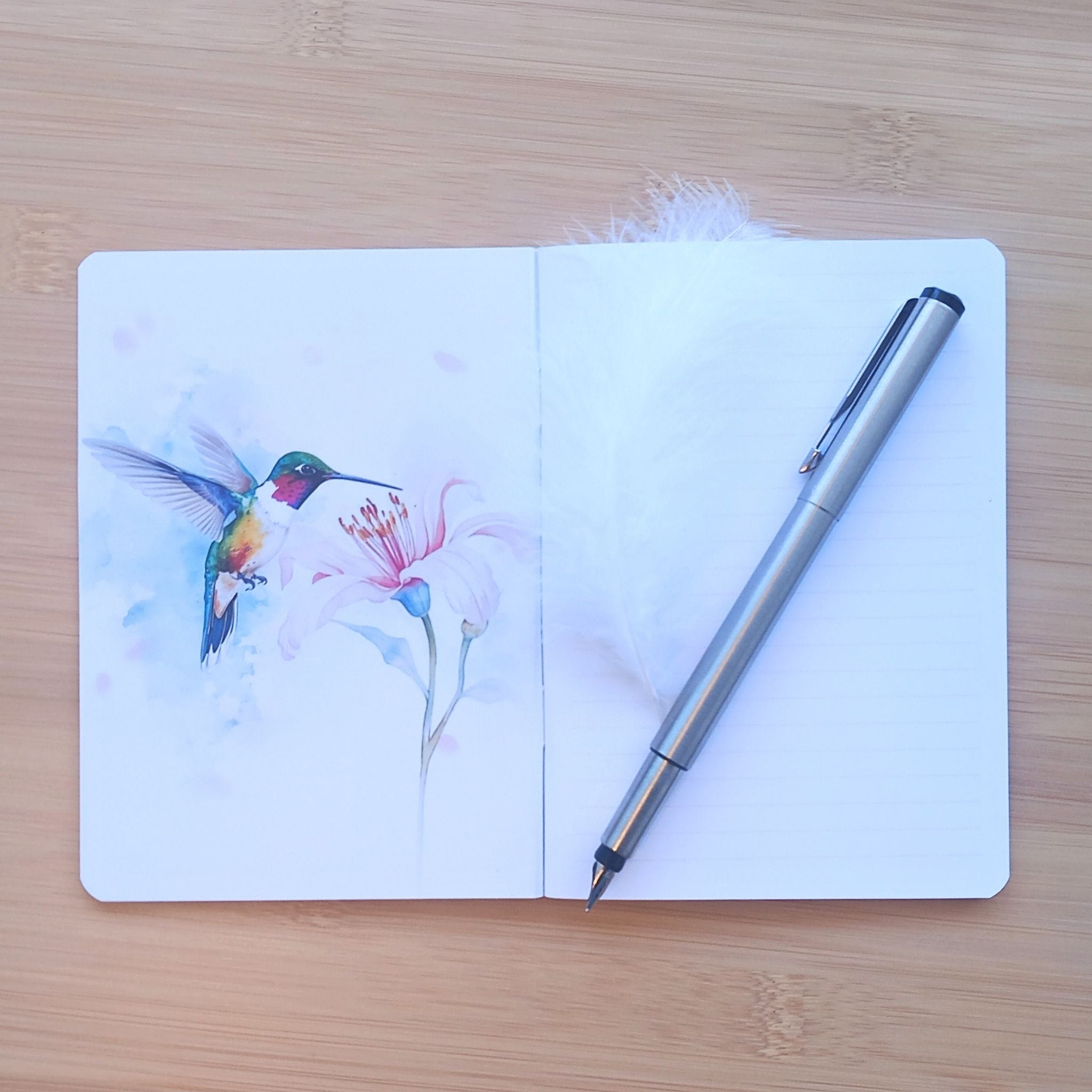Vue de la couverture intérieure avant du carnet de notes A6, dévoilant les premières pages vierges ou lignées du carnet artisanal.